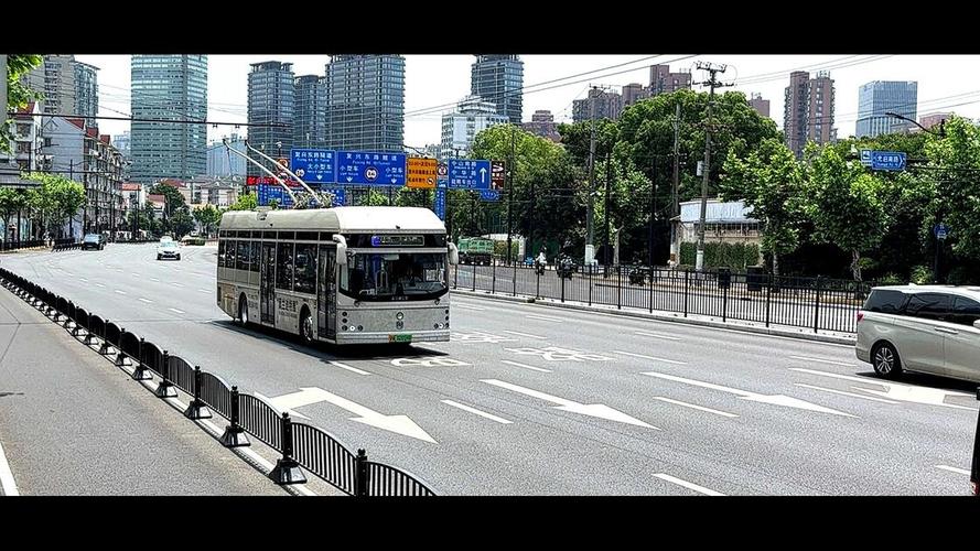 上海公交巴士一公司24路S5A车型与上海公共交通的绿色变迁